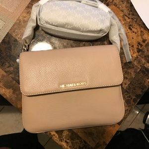 Oyster Michael Kors Bedford Leather Crossbody